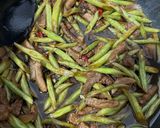 Gambar langkah 9 resipi Kacang panjang bersama daging kicap.
