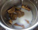 A picture of step 2 of Chickoo milkshake.