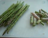 Foto del paso 4 de la receta: Filetes de atún plancha con espárragos trigueros