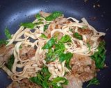 รูปขั้นตอนการทำที่ 4 ของ เฟตตูชินี่,กะเพรา,หมูสไลด์,ไข่ดาว - คีโต