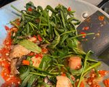 Foto langkah ke 4 dari resep Kangkung Terasi Jamur.