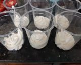 Foto del paso 1 de la receta: Postres en vasitos de frutilla