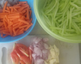 Foto langkah ke 1 dari resep Oseng Labu Siam, Udang, Sosis.