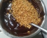 Foto langkah ke 2 dari resep Coklat egg drops.