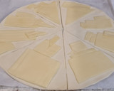 Foto del paso 2 de la receta: Croissant de jamón York y queso mozzarella