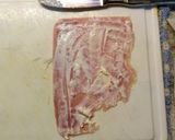 Foto del paso 1 de la receta: Salchichas enrolladas en jamón y queso con puré con manteca