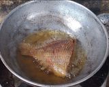 Une image de l'étape 6 de Alloco 🍌poisson frire🐟 avec une petit pâte de piment 🌶️.