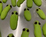 Foto langkah ke 7 dari resep Caterpillar Cookies.