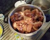 Foto del paso 2 de la receta: Chicharrones de carne con rabitos de cerdo costilla