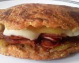 Foto del paso 10 de la receta: Arepa de Zanahoria 🥕con relleno hawaiano!!!😜😜😜🍘🧀🥓🍍🍘