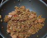 Foto langkah ke 2 dari resep Nasi goreng sosis.