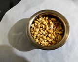 A picture of step 1 of Peanuts Chikki.