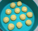 Foto langkah ke 3 dari resep Egg biscuits.