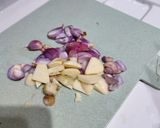 Foto langkah ke 1 dari resep Sayur Bening Daun Kelor.