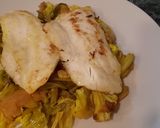 Foto del paso 4 de la receta: Filetes de merluza con base de col