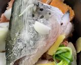A picture of step 2 of Slow Cooker Salmon Stock.