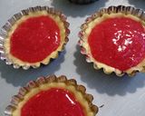 Foto del passaggio 4 della ricetta Crostatine di frolla all'olio con crema alle fragole homemade