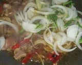 รูปขั้นตอนการทำที่ 6 ของ กระเพราผัดเครื่องในไก่