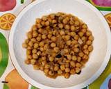 Foto del paso 2 de la receta: Garbanzos encebollados con ajo y perejil