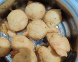 A picture of step 6 of Dahi Vada/bhalla.