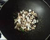 A picture of step 2 of Veg Garlic Mushroom Soup.