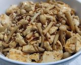 A picture of step 3 of Mapo tofu with shimeiji.