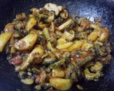 A picture of step 5 of Khate meethe aloo karele.