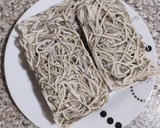 Foto del paso 1 de la receta: Gulas con gambas al ajillo