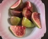 A picture of step 1 of Fig and mustard chutney.