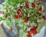 صورة لخطوة 3 من وصفة سلاطة خس بذور الكتان🥬