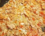 A picture of step 2 of Tuna and eggs.