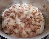 Fordított, karamellás körtetorta recept fázis 5 fotója