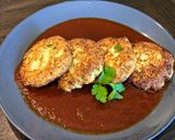 A picture of step 8 of Cauliflower and cheese cakes in chile ancho sauce.
