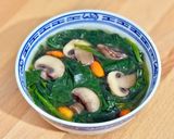 Hình bước làm 3 của món 🌱 Canh Rau Chân Vịt Nấm Mỡ Kỷ Tử