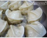 A picture of step 4 of Crispy Skirt Pan-Fried Dumplings.