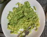 Foto del paso 2 de la receta: Crujiletas de salmón ahumado y aguacate