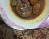 A picture of step 12 of Piyaz Alo ka salan with roti.