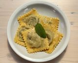 Foto del passaggio 6 della ricetta Ravioli con spinaci e Robiola di capra