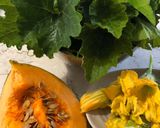 Foto del passaggio 1 della ricetta Busiate con tenerumi, zucca e fiori