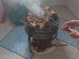 دجاج مشوي على الفحم والسمك الكروفيت والكلمار والتونه