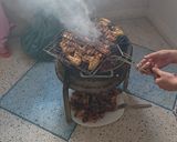 صورة لخطوة 1 من وصفة دجاج مشوي على الفحم والسمك الكروفيت والكلمار والتونه