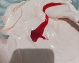 Foto langkah ke 3 dari resep Bolu kukus strawberry.