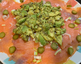 Foto del paso 3 de la receta: Tartar de salmón con aguacate aliñado