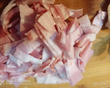 Foto del paso 1 de la receta: Tallarines con cebolleta, setas y bacon, y nata