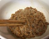 A picture of step 2 of Natto omelet.