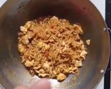 Foto langkah ke 7 dari resep Indomie Goreng Nyemek.