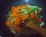 Foto langkah ke 3 dari resep Cah Jamur Brokoli Wortel.