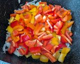 Egyszerű tojásos lecsó virslivel recept fázis 1 fotója