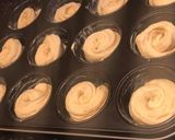 Pas rețetă Cruffins cu dulceață de afine, căpșuni, frișcă, nucă cu scorțișoară și fulgi de ciocolată😍😋 4 fotografie