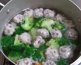 Hình bước làm 3 của món Hương vị tình yêu(canh mọc súp lơ cà rốt)